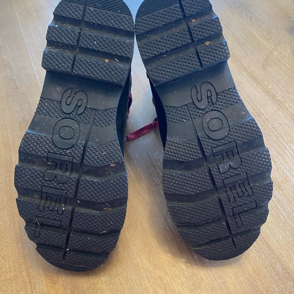 Sorel Waterproof hiking boots! Worn 5x. So cute! - Picture 6 of 6